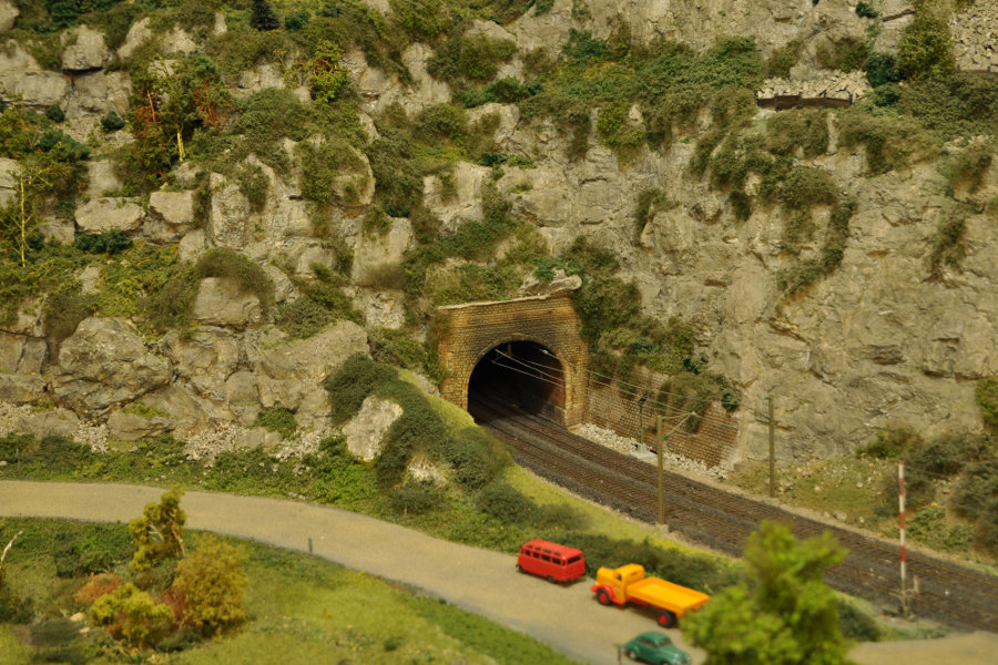 Fuchsbergwand mit Tunnelportal